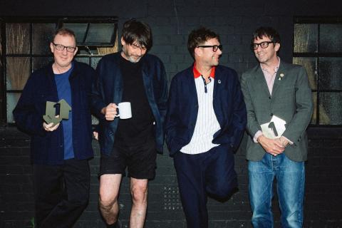 blur celebrate Number 1 with The Ballad of Darren